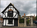 Historic Building in Thame: Oxfordshire in OX9 3AU