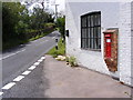 B1119 Low Road & Suffolk Kinsman Victorian Postbox in IP17 2AQ
