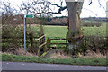 Start of footpath to Braunston on Longdown Lane, Barby in CV23 8TJ
