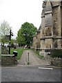Footpath past the church in OX12 7BB