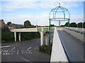 Luton: Footbridge over the ring road in LU1 5BJ