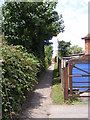 Footpath to the A144 Norwich Road in IP19 8AB