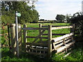 Footpath to Shipton Under Wychwood in OX7 6LR