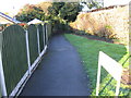 Footpath to Glendale Close in WV4 4YT