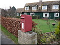 Pulham: postbox № DT2 150 in DT2 7DZ