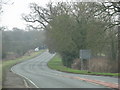 The B4084 approaching Drakes Broughton in WR10 2AF