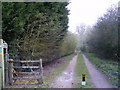 Footpath to the A1094 Farnham Road & entrance to Manor Farm in IP17 1HN