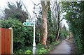 Footpath signpost to Pampisford Rd in CR2 0NY