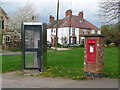 Woodford Halse: postbox № NN11 209, Hinton Green in NN11 3EA