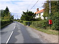 B1118 The Thoroughfare & 1 Sunnyside Cottage Postbox in Brundish