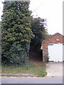 Footpath to the Byway to Sutton Hall & B1083 Alderton Road in IP12 3JH