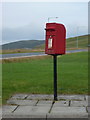 Brae: postbox № ZE2 83, Lingapund in ZE2 9SN