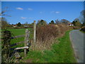 Footpath sign and stile on Park Lane in BN18 0QU