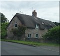 Thatched building beside Sheepway in BS20 7XN