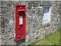 Higher Coombe: postbox № SP7 92 in SP7 8BX