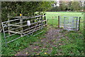 Gates on the footpath to the spinney in LU5 6LX