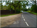 Looking across bridleway junction on Commonfield Road in RG2 9LL