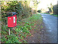 Litter bin beside Hoe Road South in NR20 4ND