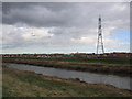 The River Hull, pylon and new housing in HU7 3FD