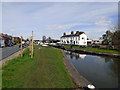 Trent and Mersey Canal: Kings Lock No 71 and pub in CW10 9PG