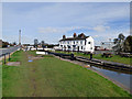 Trent and Mersey Canal: Kings Lock No 71 and pub in CW10 9PF