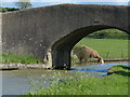 Bridge 87 crossing the Oxford Canal in CV23 8BJ