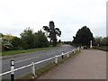 A1066 High Road & Roydon War Memorial in IP22 5RG