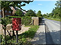 Postbox at Bunkers Hill in OX5 1JJ