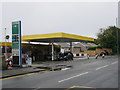Gorsaf betrol a siop Londis - Filling station and Londis shop in LL52 0AW