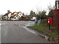 Horseshoes Postbox & The Horseshoes Public House in IP21 4ND