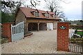 Garage block at Sheepstead Cottage in OX13 6FT
