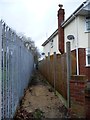 Public footpath to Chingford Avenue in E4 7HZ