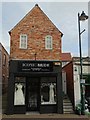 Wedding dress shop in Edwinstowe in NG21 9QS
