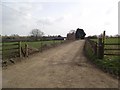 Farm track to Warren Cottages in LE19 1WY