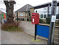 Elizabeth II postbox on Station Road, Kennett in CB8 7WP