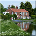 Cottage along the Chesterfield Canal at Misterton in DN10 4FG