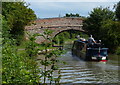 Narrowboat approaching Broad Oak Bridge No 109 in LU7 0DU