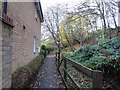 Newcastle-under-Lyme: footpath behind houses in ST5 7UH