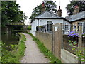 Canal Cottage and the Grand Union Canal in WD3 4TG