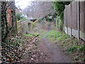 Footpath from Beacon Road at West End in SO30 3AH