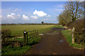 Path past Aldershot Farm in OX27 7HN