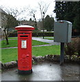George V postbox on Stirling Road, Kilsyth in G65 0JW