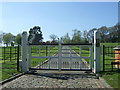 Gated drive to Chapel Barn in B95 5NY
