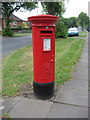 Elizabeth II postbox on Cateswell Road, Birmingham in B28 8HB