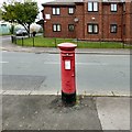 EIIR postbox (M43 357) in M11 1JY