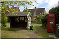 Shelter and defibrillator,  Sydenham in OX39 4LW
