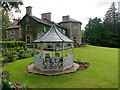 Summer house and garden of Coul House Hotel in IV14 9ED