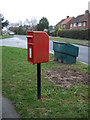 Elizabeth II postbox on Dale Road, Swanland in HU14 3QG