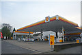 Lymington : Shell Petrol Station in Lymington and Pennington