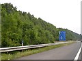 Merging lanes sign east of junction 32 of M4 in CF14 7HL